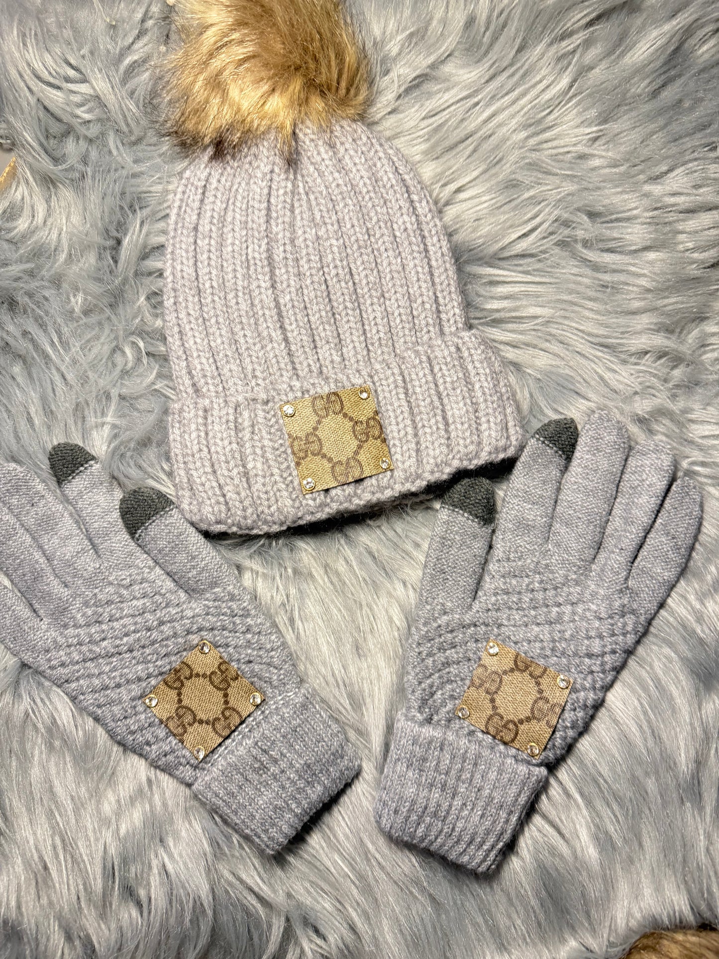 Women winter hat and gloves set
