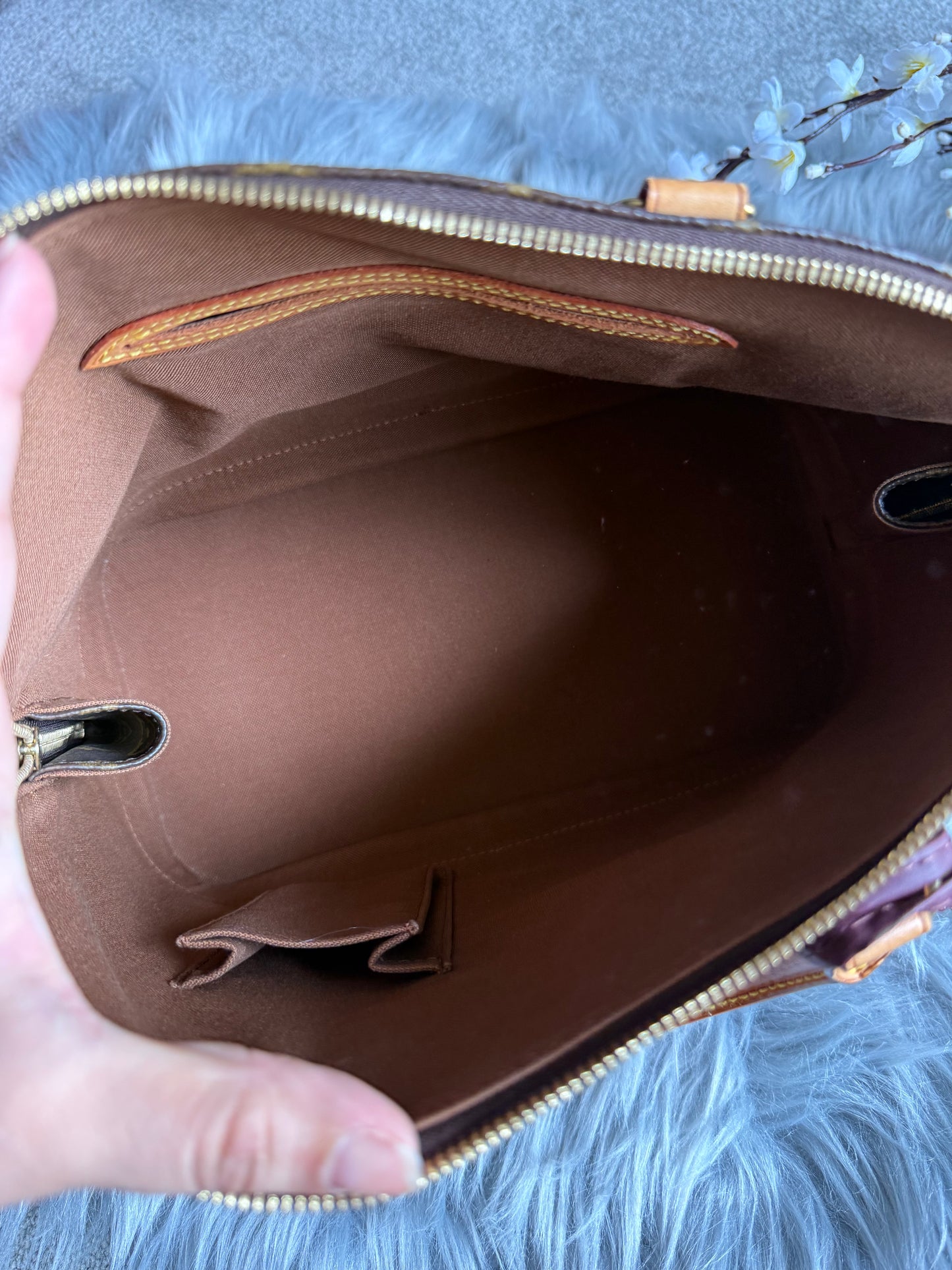 Authentic Louis Vuitton Alma pm satchel