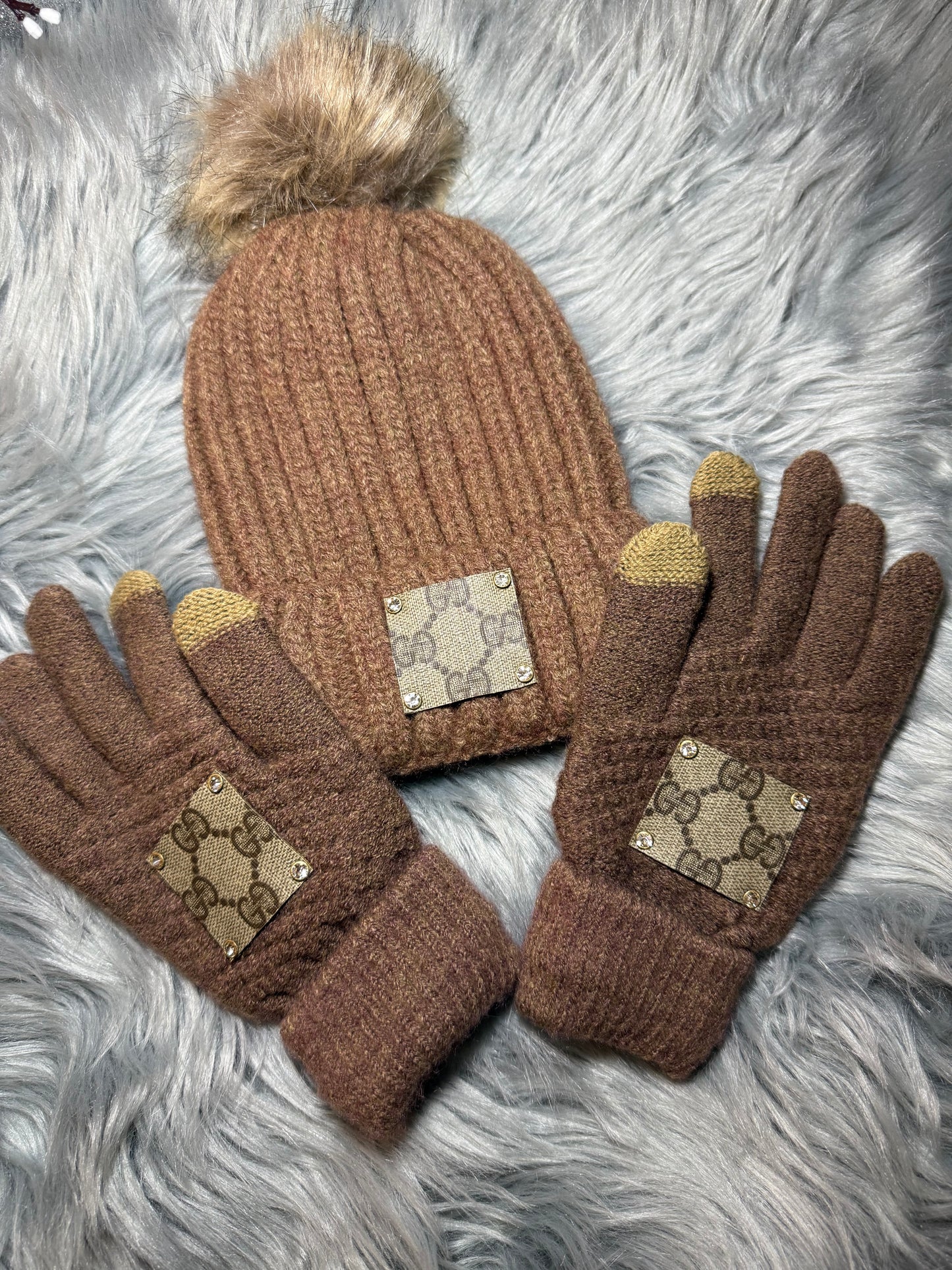 Women winter hat and gloves