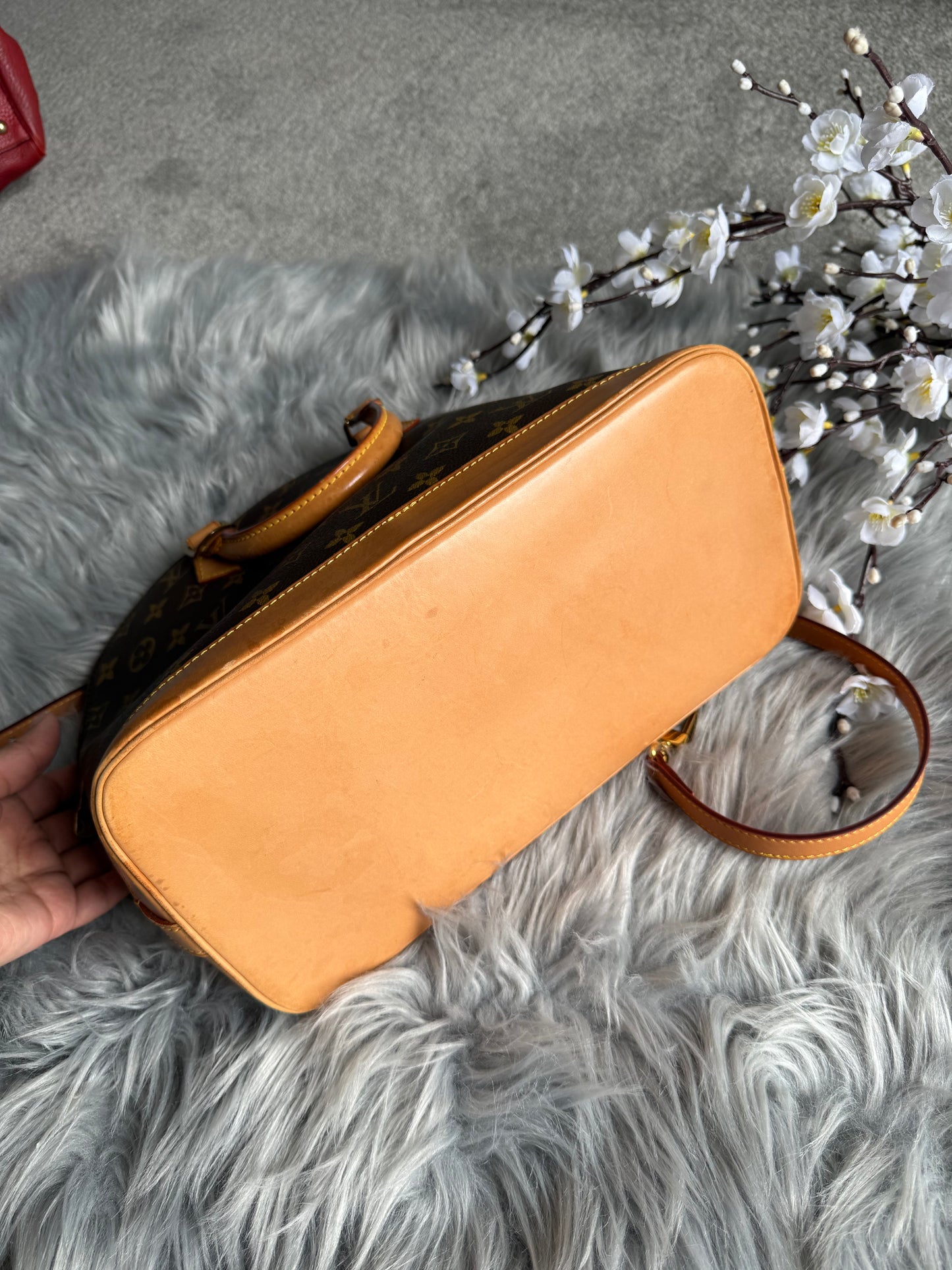 Authentic Louis Vuitton Alma pm satchel