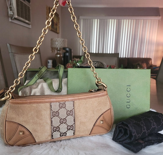 Authentic Gucci vintage small shoulder bag on Chain